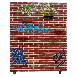 Backstein Wand mit Grafitti 0